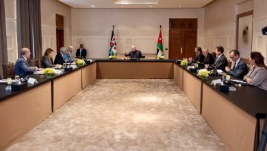 Photo of King meets Senate’s permanent office members