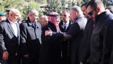 Photo of مندوبا عن الملك وولي العهد… العيسوي يشارك في تشييع جثمان رئيس الوزراء الأسبق علي أبو الراغب