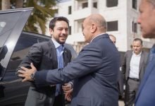 Photo of Crown Prince meets with community leaders, key figures in Sahab