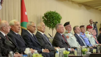 Photo of King meets with military retirees on Veterans Day