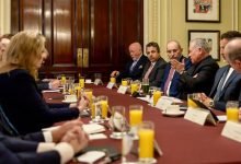 Photo of King meets with UK former officials, Parliament members in London